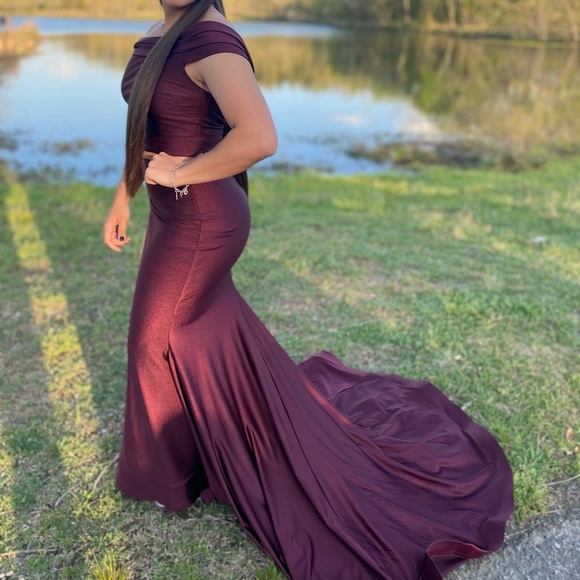 2 piece off the shoulder Jessica Angel gown. - Picture 15 of 15